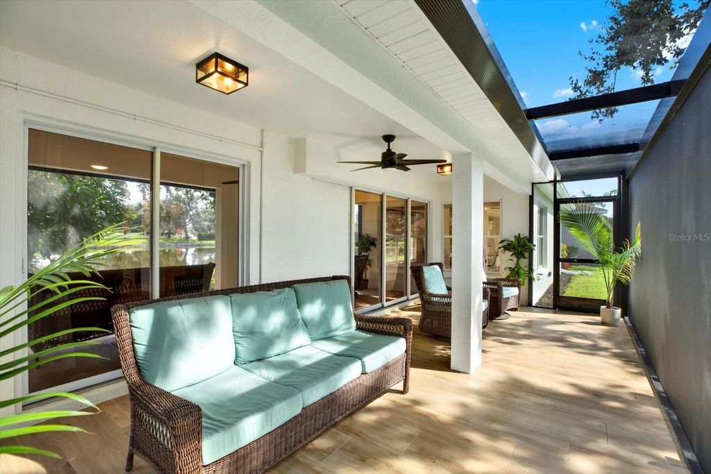 Image 23 of property listing at 531 HUNTER LANE, Bradenton, FL 34212