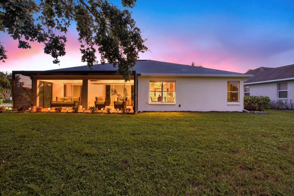 Image 25 of property listing at 531 HUNTER LANE, Bradenton, FL 34212