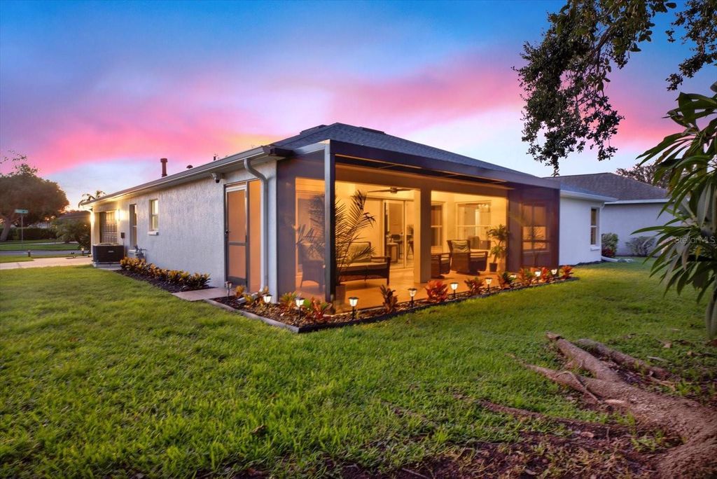 Image 26 of property listing at 531 HUNTER LANE, Bradenton, FL 34212