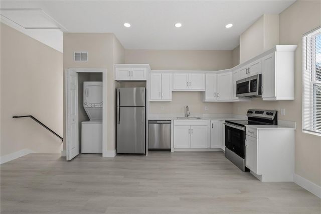 6976 BELLTREE COURT, Tampa, FL 33619