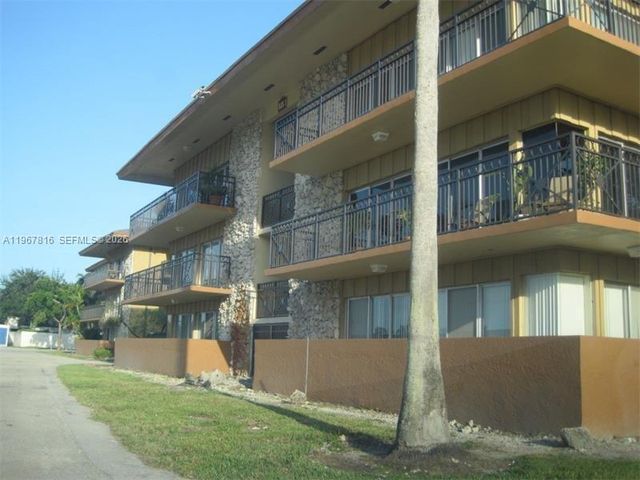 4850 SW 63rd ter 114, Davie, FL 33314