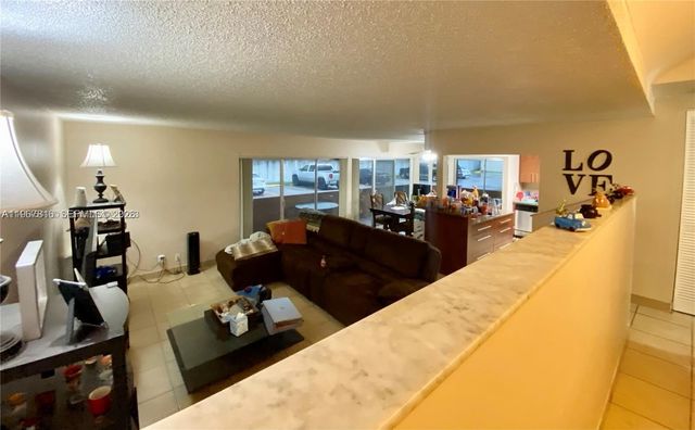 4850 SW 63rd ter 114, Davie, FL 33314