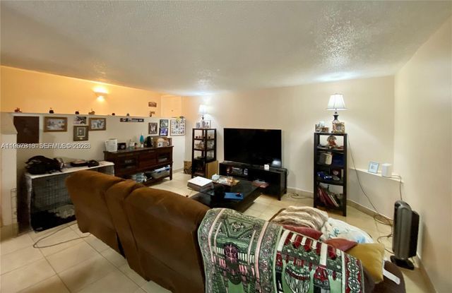 4850 SW 63rd ter 114, Davie, FL 33314