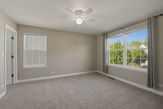 5742 Oak Ridge Way, Lisle, IL 60532