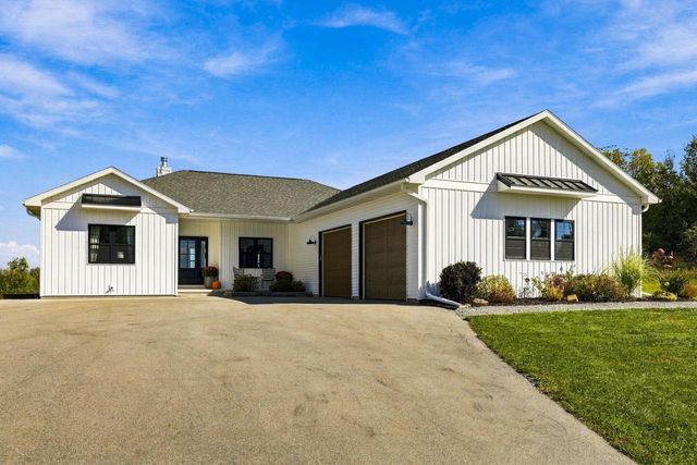 W10190 RIDGE ROAD, Hortonville, WI 54944