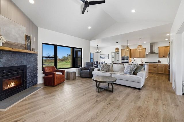 W10190 RIDGE ROAD, Hortonville, WI 54944