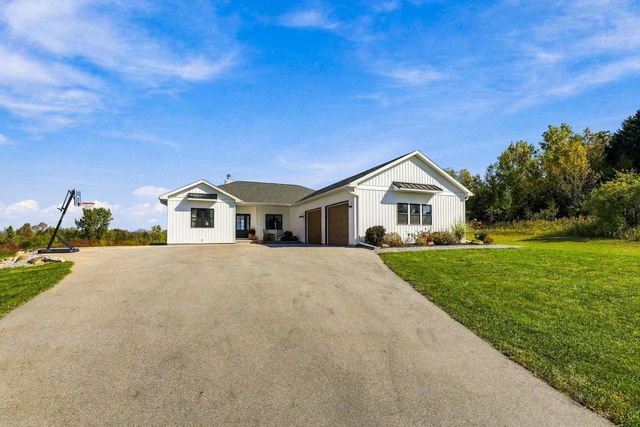 W10190 RIDGE ROAD, Hortonville, WI 54944