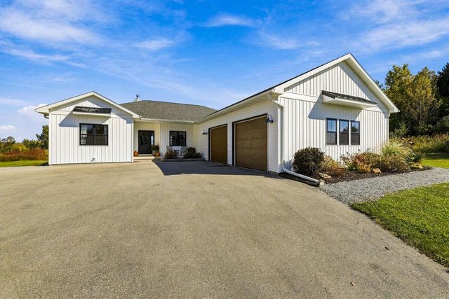 W10190 RIDGE ROAD, Hortonville, WI 54944