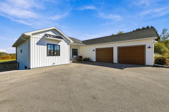 W10190 RIDGE ROAD, Hortonville, WI 54944