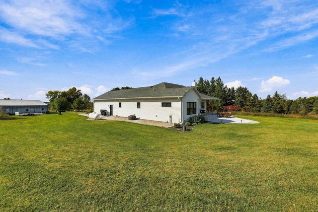 W10190 RIDGE ROAD, Hortonville, WI 54944