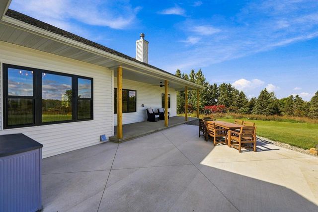 W10190 RIDGE ROAD, Hortonville, WI 54944