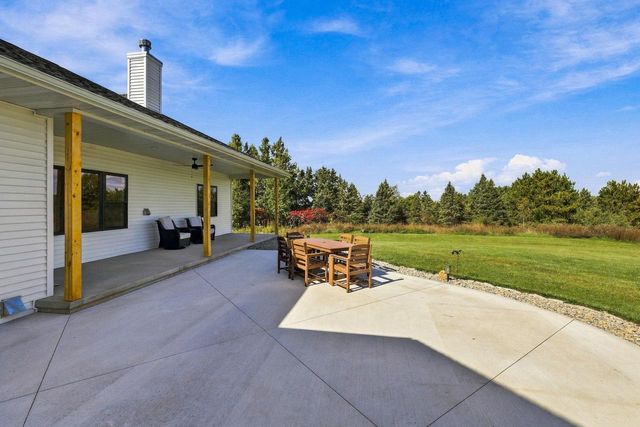 W10190 RIDGE ROAD, Hortonville, WI 54944