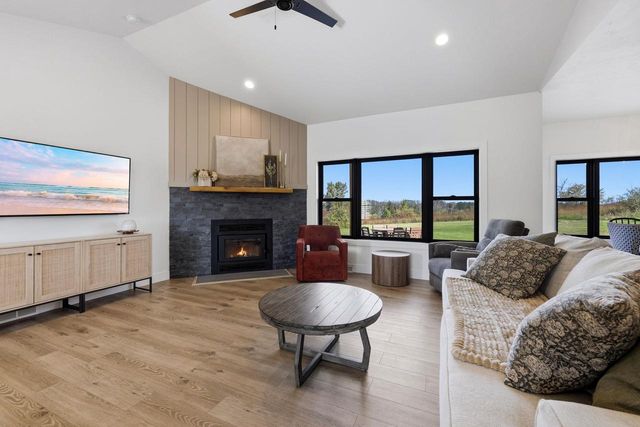 W10190 RIDGE ROAD, Hortonville, WI 54944