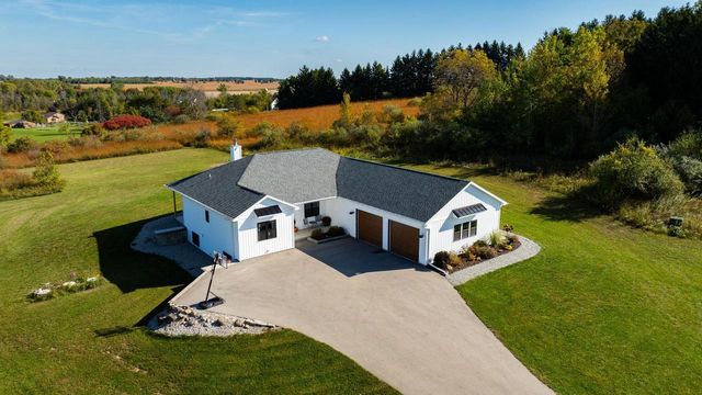 W10190 RIDGE ROAD, Hortonville, WI 54944