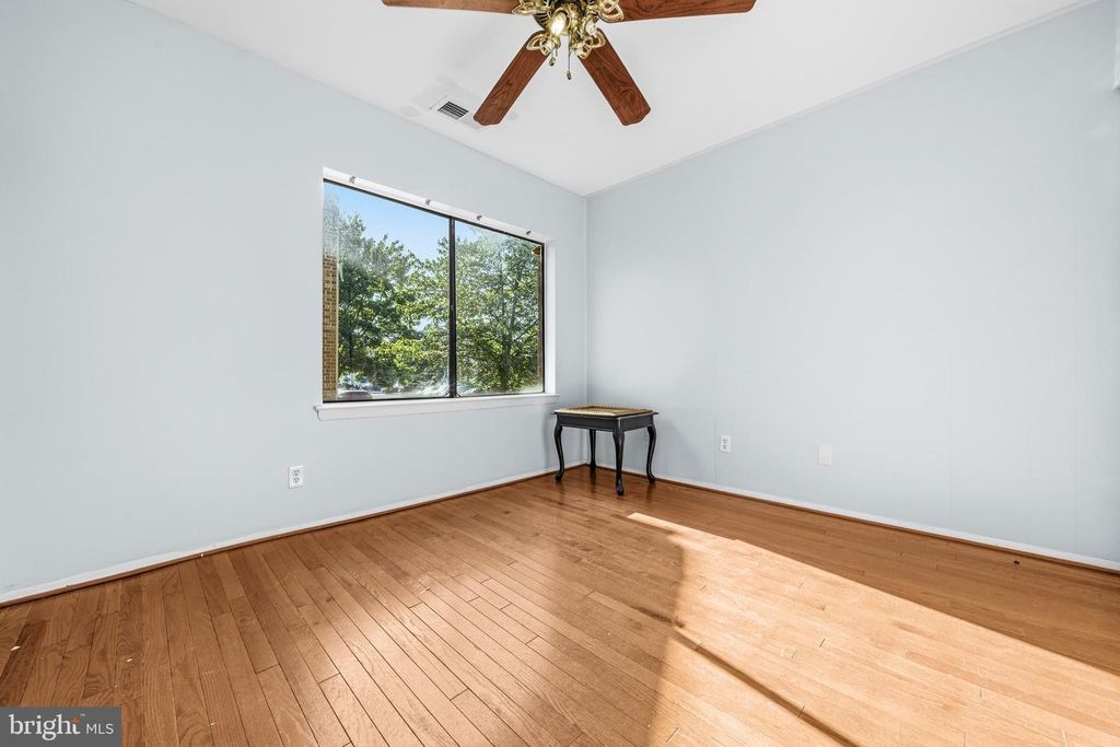 Image 10 of property listing at 11206 CHERRY HILL RD #204, Beltsville, MD 20705