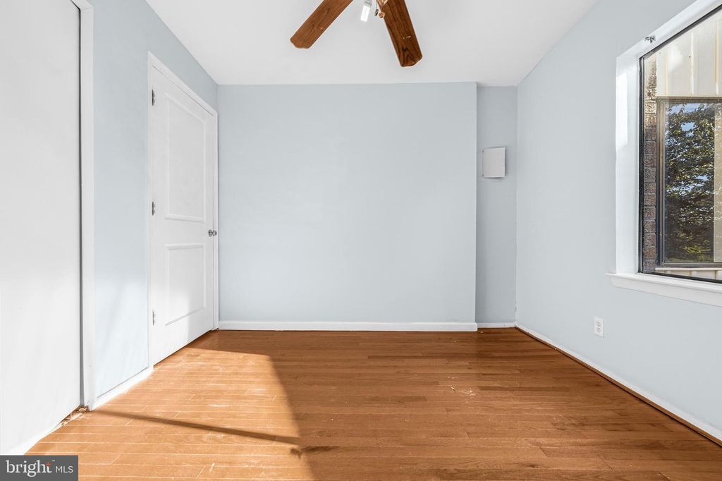 Image 11 of property listing at 11206 CHERRY HILL RD #204, Beltsville, MD 20705