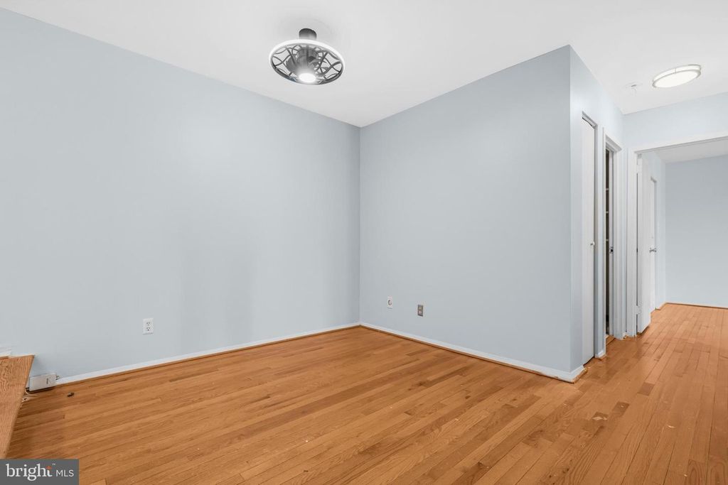 Image 12 of property listing at 11206 CHERRY HILL RD #204, Beltsville, MD 20705