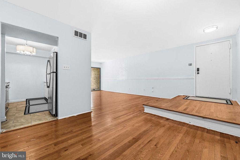Image 13 of property listing at 11206 CHERRY HILL RD #204, Beltsville, MD 20705