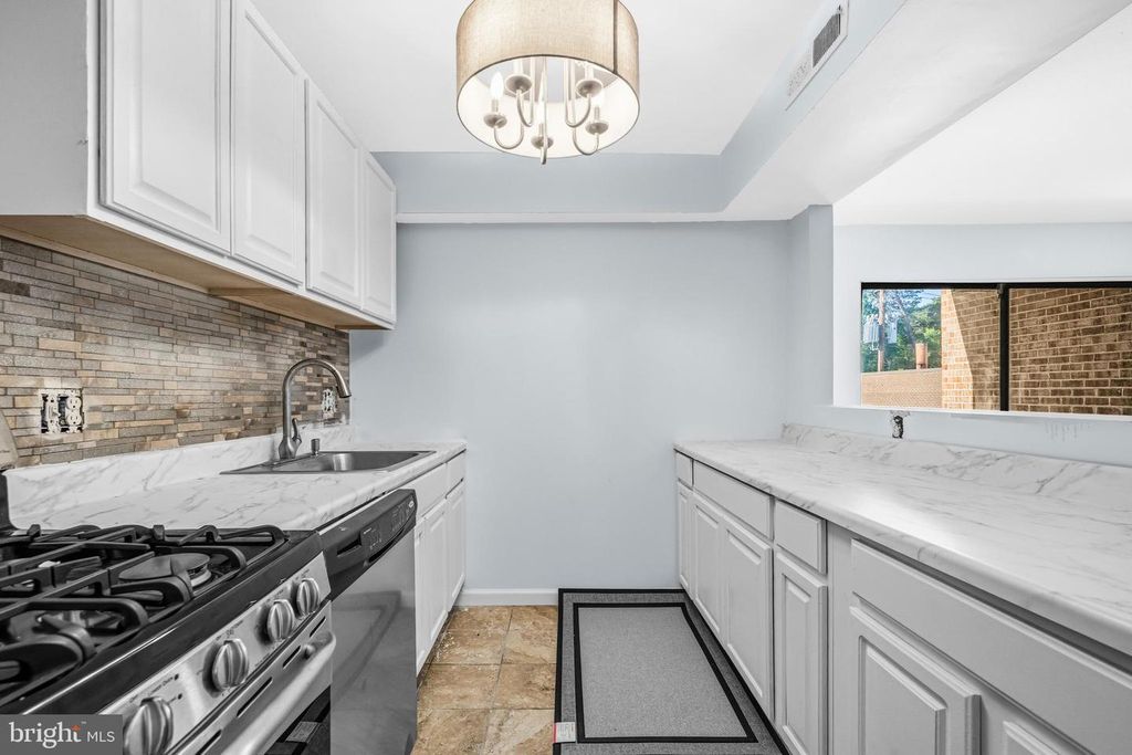 Image 14 of property listing at 11206 CHERRY HILL RD #204, Beltsville, MD 20705