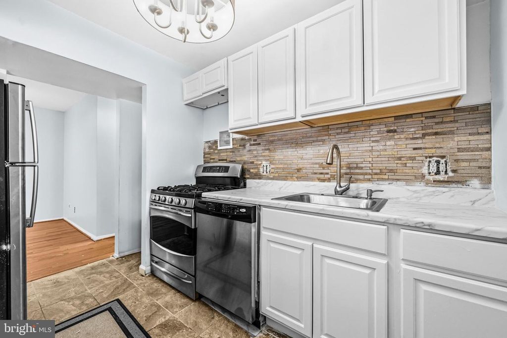 Image 16 of property listing at 11206 CHERRY HILL RD #204, Beltsville, MD 20705