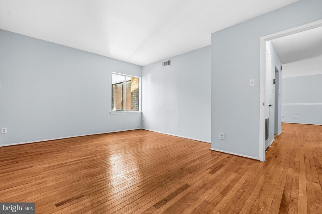 Image 20 of property listing at 11206 CHERRY HILL RD #204, Beltsville, MD 20705