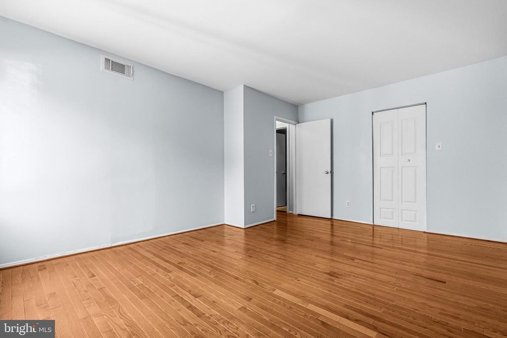 Image 21 of property listing at 11206 CHERRY HILL RD #204, Beltsville, MD 20705