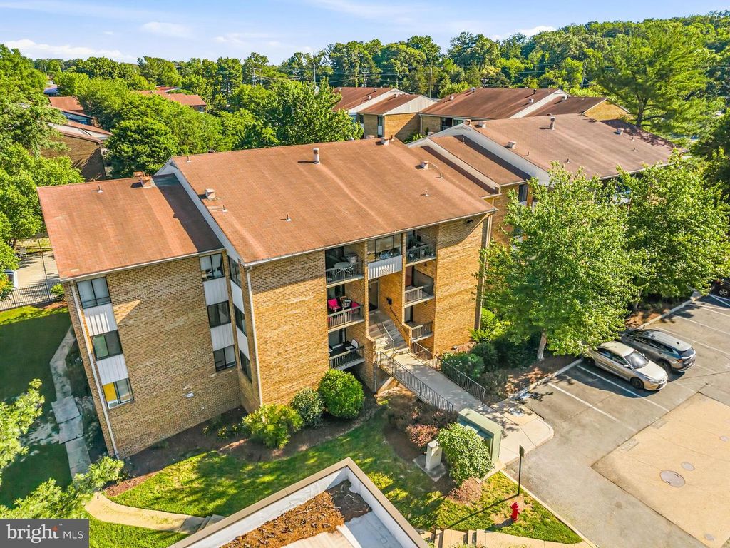 Image 27 of property listing at 11206 CHERRY HILL RD #204, Beltsville, MD 20705