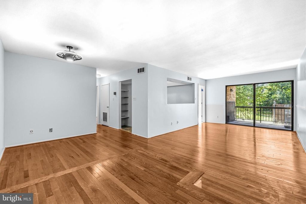 Image 3 of property listing at 11206 CHERRY HILL RD #204, Beltsville, MD 20705