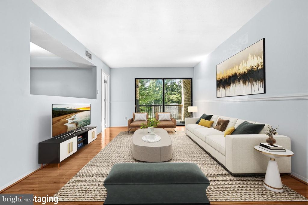Image 4 of property listing at 11206 CHERRY HILL RD #204, Beltsville, MD 20705