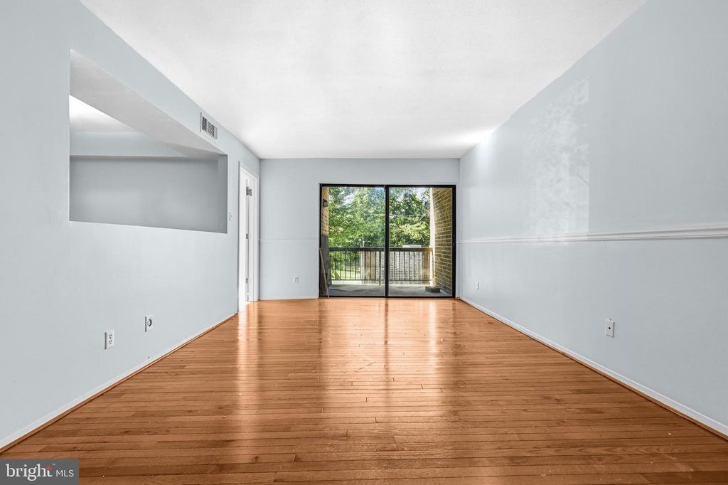 Image 5 of property listing at 11206 CHERRY HILL RD #204, Beltsville, MD 20705
