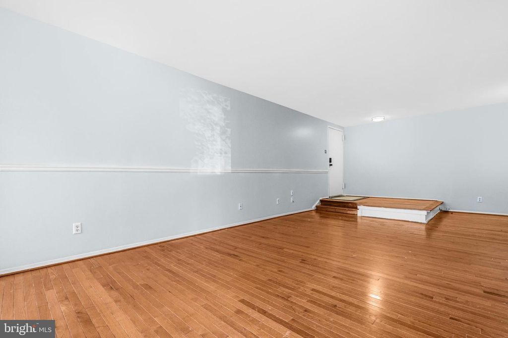 Image 7 of property listing at 11206 CHERRY HILL RD #204, Beltsville, MD 20705