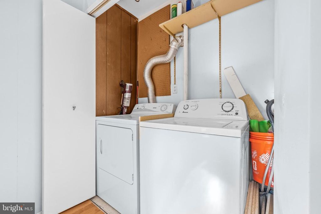 Image 8 of property listing at 11206 CHERRY HILL RD #204, Beltsville, MD 20705