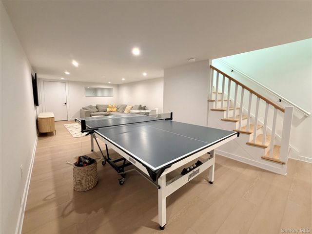 7 Midhampton Court, Quogue, NY 11959
