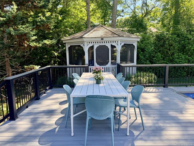 7 Midhampton Court, Quogue, NY 11959
