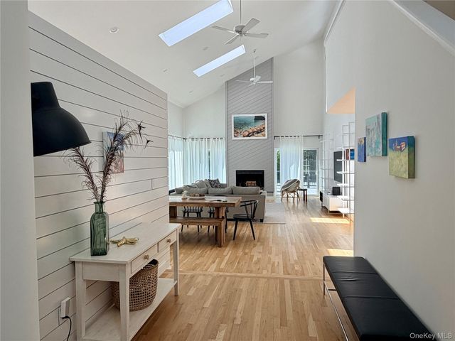 7 Midhampton Court, Quogue, NY 11959