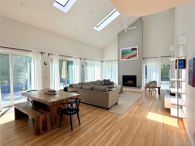 7 Midhampton Court, Quogue, NY 11959