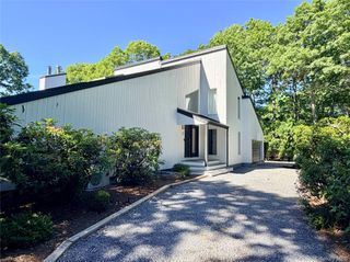 7 Midhampton Court, Quogue, NY 11959
