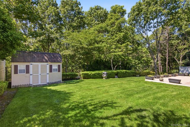 15 Scenicview Crescent, Manorville, NY 11949