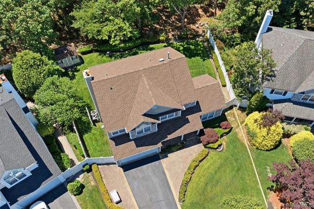 15 Scenicview Crescent, Manorville, NY 11949