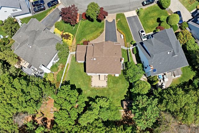15 Scenicview Crescent, Manorville, NY 11949