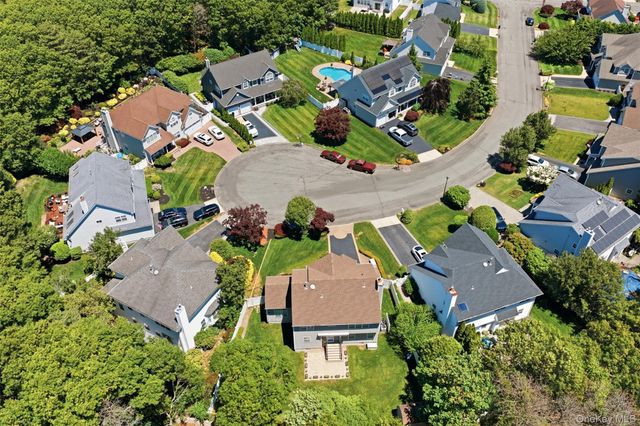 15 Scenicview Crescent, Manorville, NY 11949