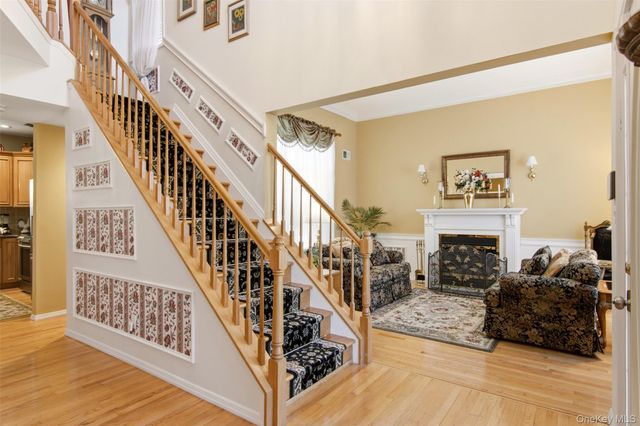 15 Scenicview Crescent, Manorville, NY 11949