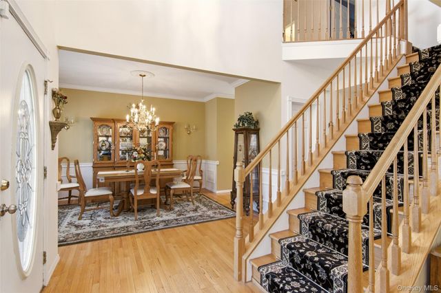 15 Scenicview Crescent, Manorville, NY 11949