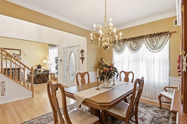 15 Scenicview Crescent, Manorville, NY 11949