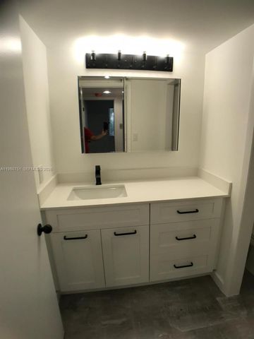 751 N Pine Island Rd 211, Plantation, FL 33324