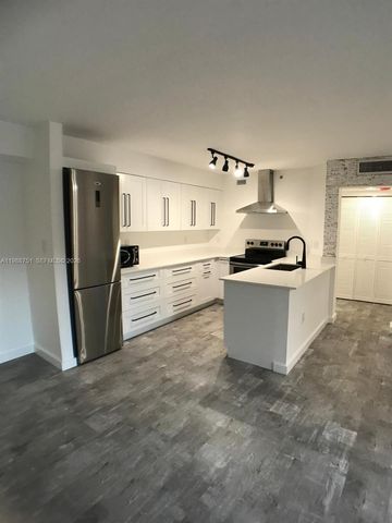 751 N Pine Island Rd 211, Plantation, FL 33324