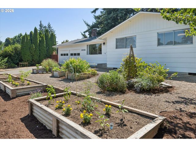 19255 WHITNEY Ln, Oregon City, OR 97045