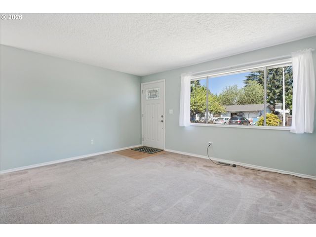 19255 WHITNEY Ln, Oregon City, OR 97045