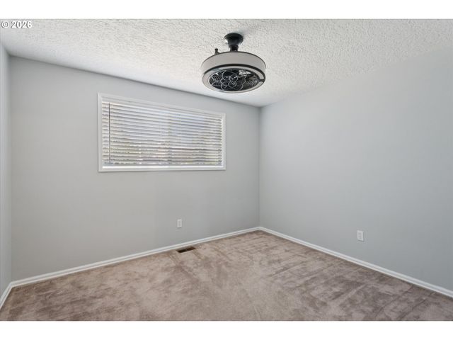 19255 WHITNEY Ln, Oregon City, OR 97045