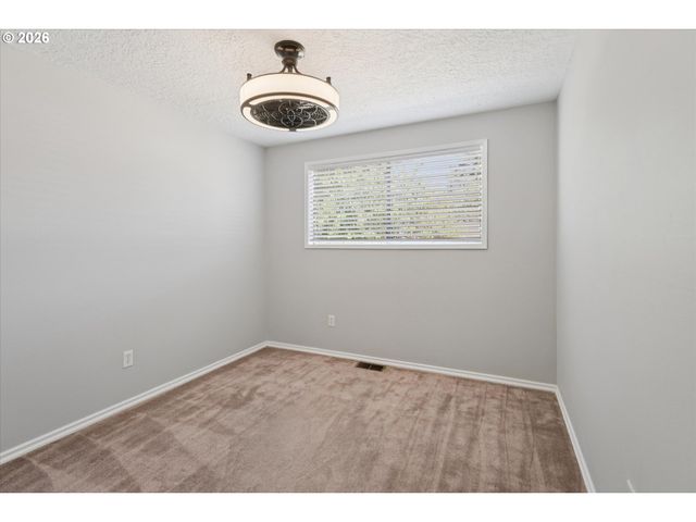 19255 WHITNEY Ln, Oregon City, OR 97045